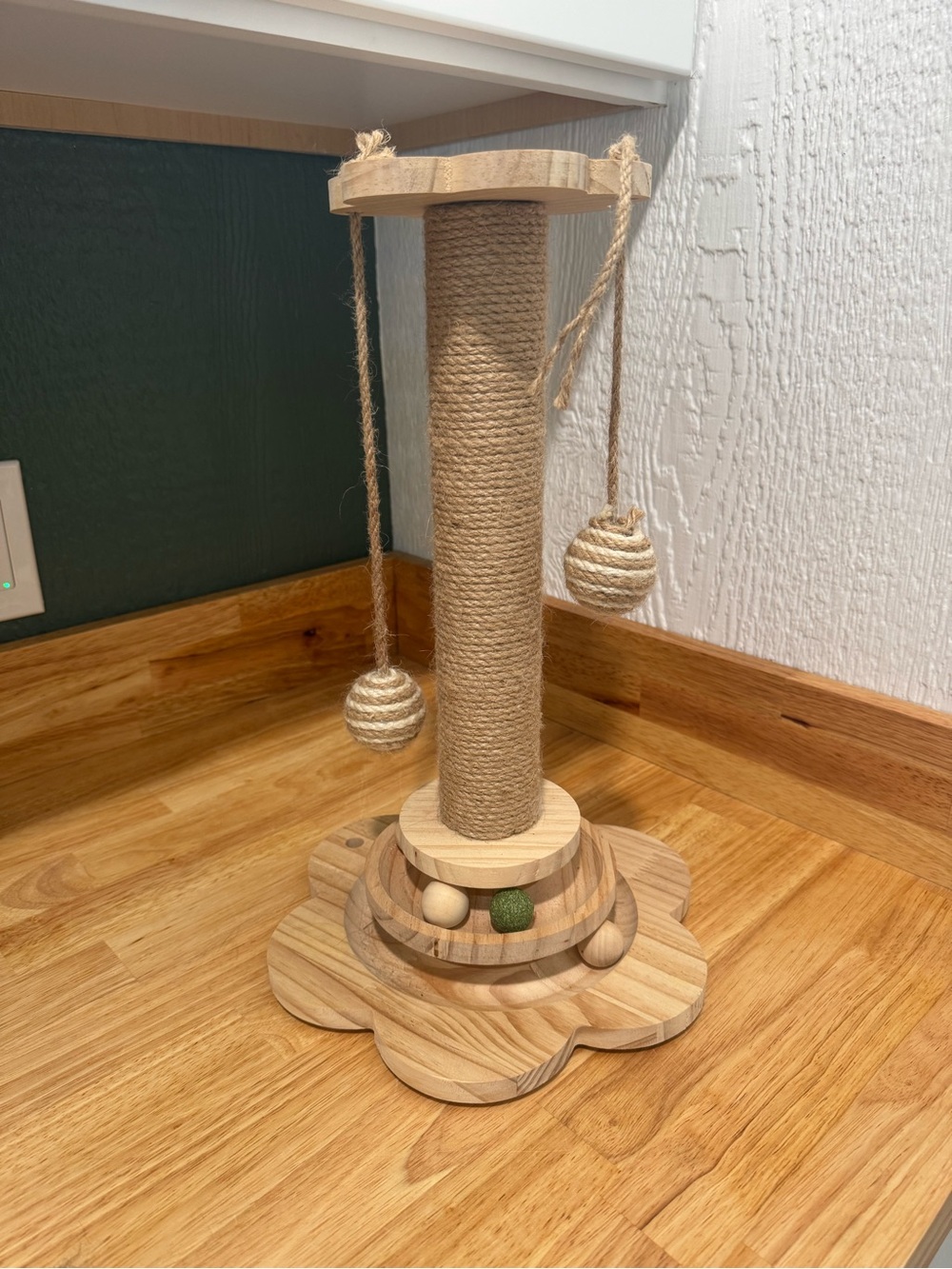 Cat Scratching Post / Toy